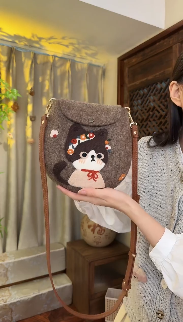 羊毛非遗纯手工包  蛋蛋包花环猫咪