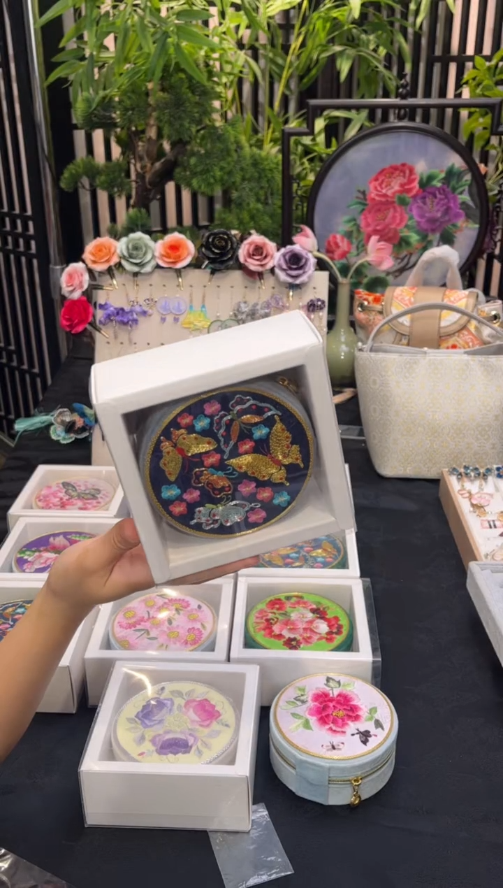 织绣蓝**蝶非遗苏绣手工饰品