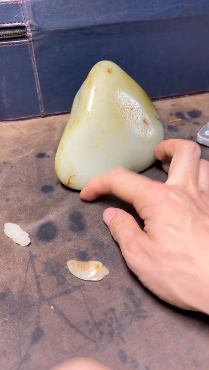 【闪购商品】和田玉颈饰未镶嵌摆件