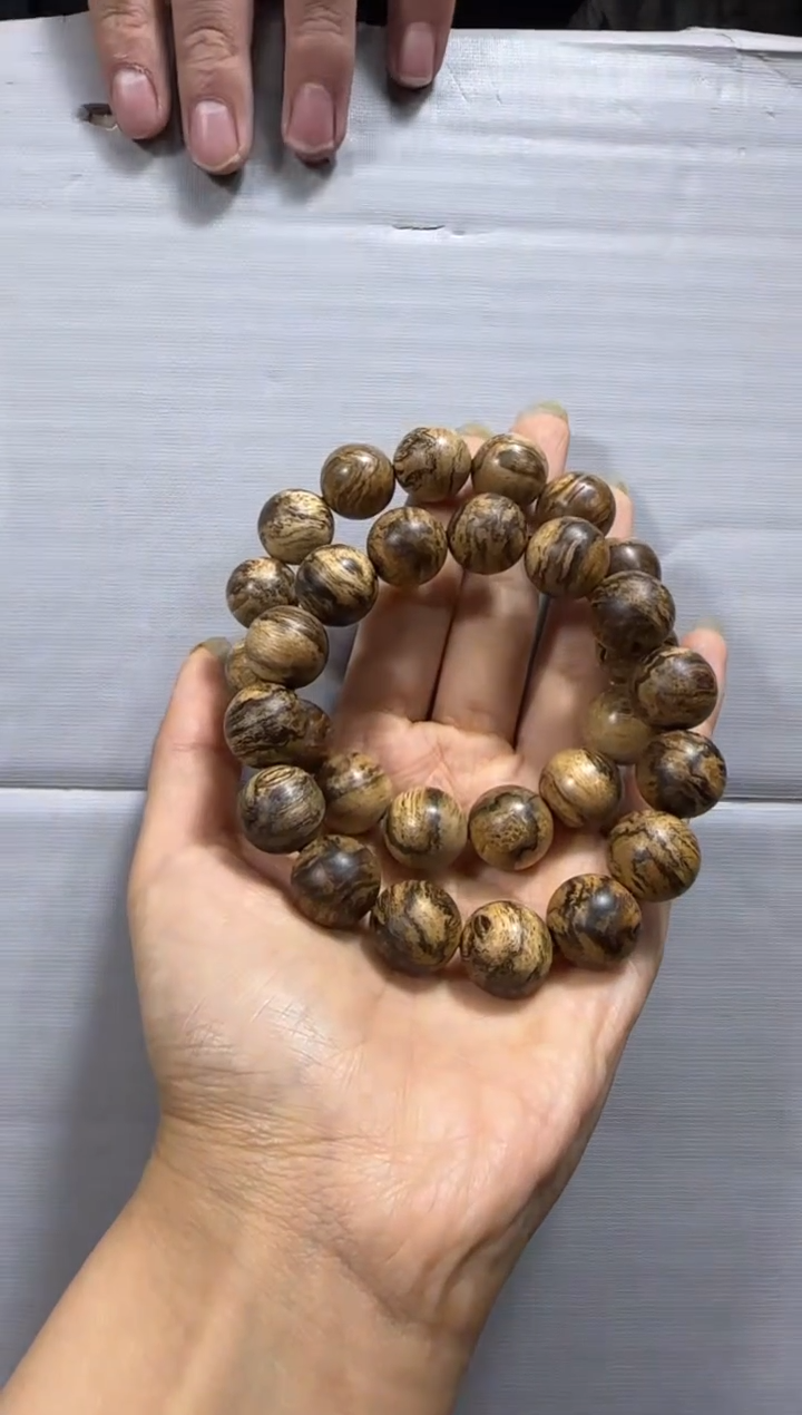 【闪购商品】沉香手串芽庄20老料1.4单圈多样性发货发其一