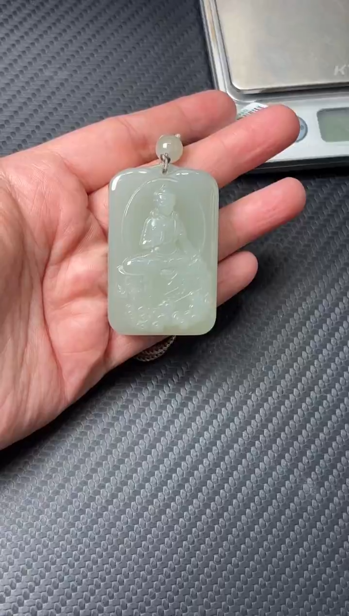 吊坠(赠链)未镶嵌和田玉流**走且末近矿微色差吊坠h