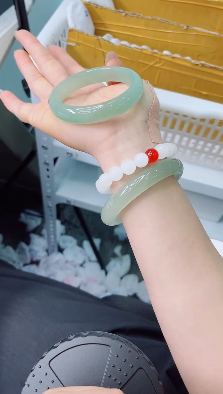 石英质玉手镯未镶嵌83-58