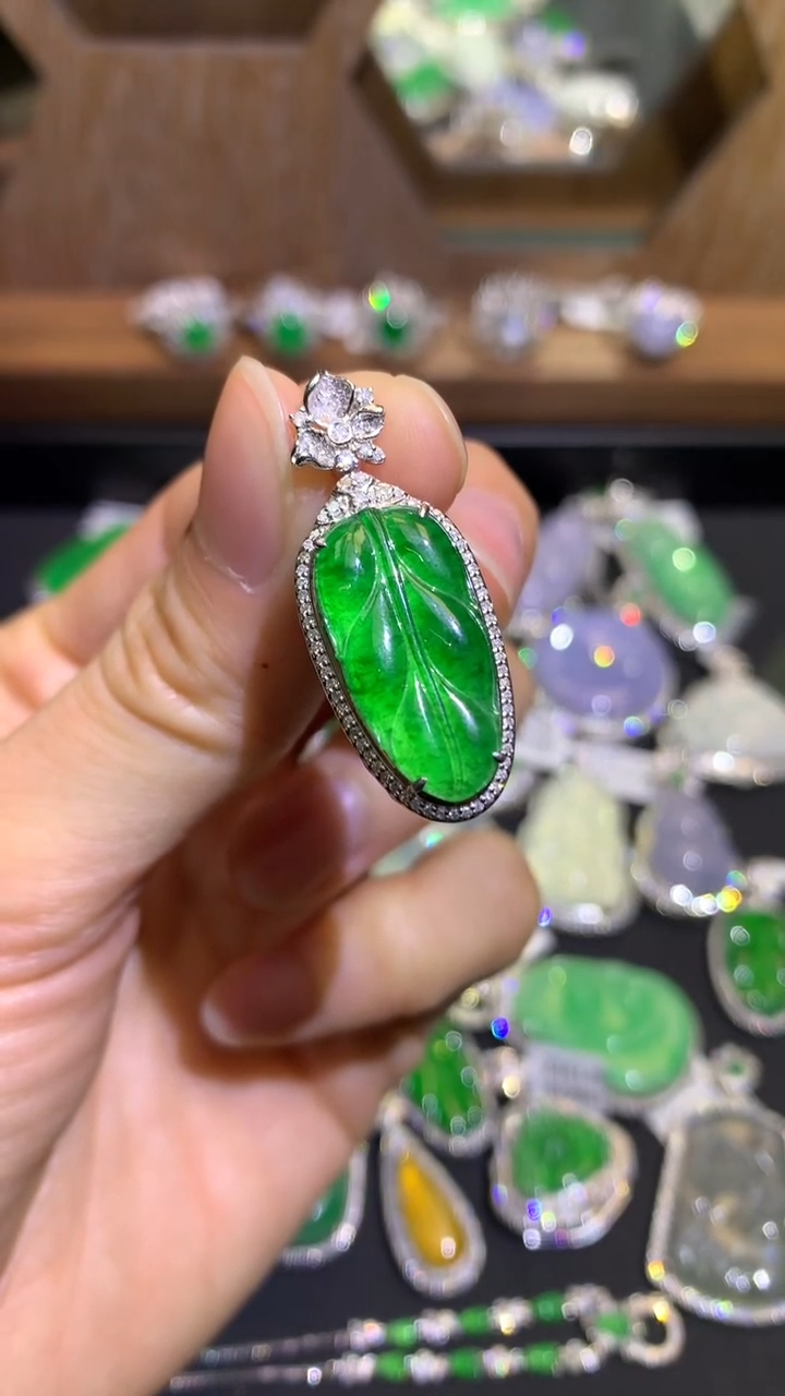 【闪购商品】翡翠吊坠(不含链)18K金镶嵌吊坠