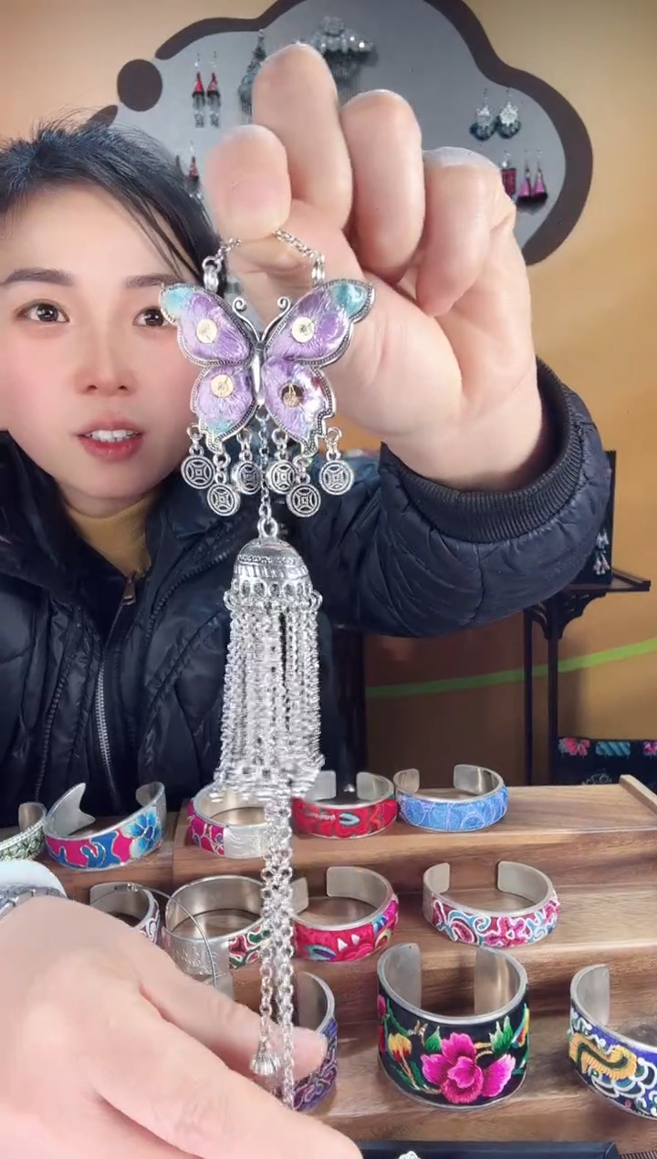 织绣非遗手工苗绣刺绣首饰19