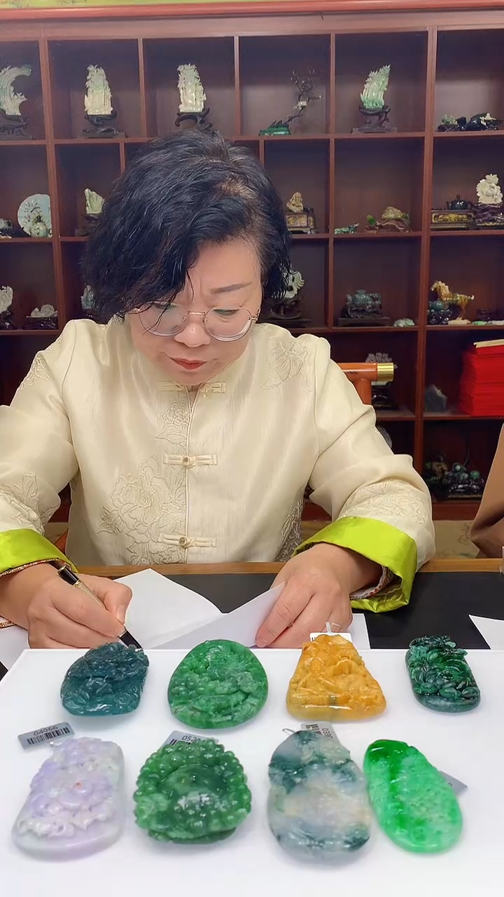 【闪购商品】定制翡翠未镶嵌1088xx-毛货挂件2