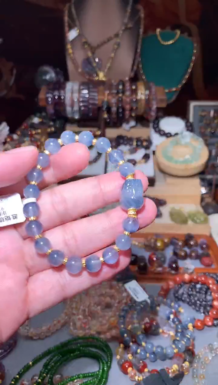 水晶珠宝半成品未镶嵌蓝兔毛，多样性