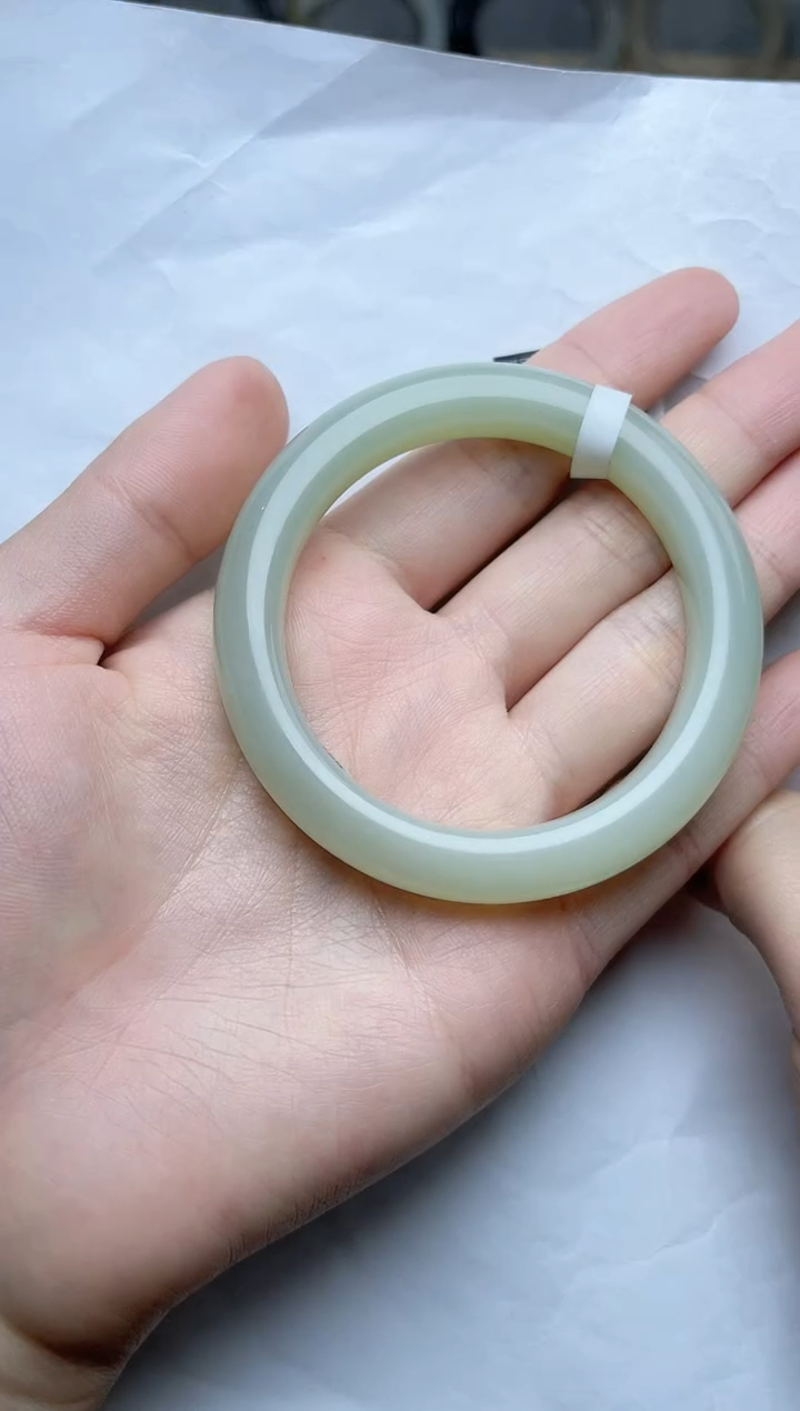 【闪购商品】和田玉手镯未镶嵌54圈口kk