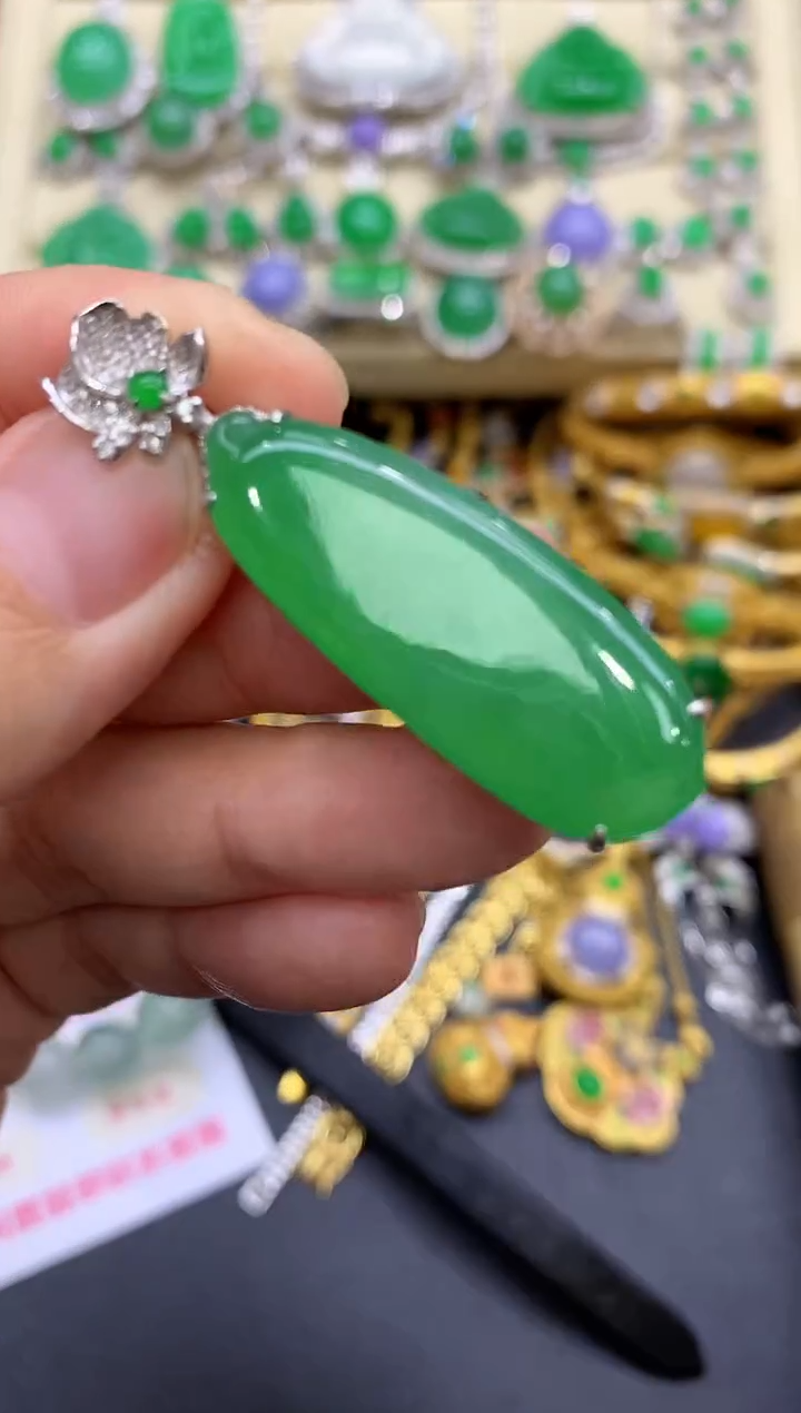 颈饰18K金镶嵌翡翠381-中国好珍宝