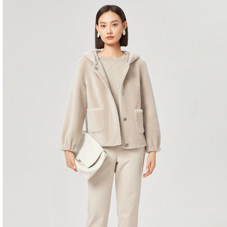 【晨粉专享价】娜尔思2025年冬季新款保暖舒适短款连帽大衣女外套