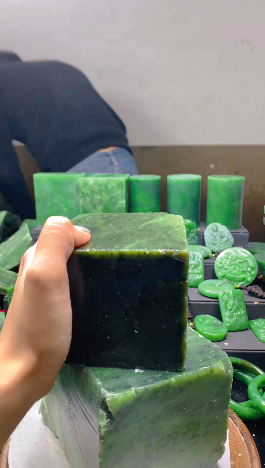 未镶嵌和田玉（碧玉）珠宝半成品1