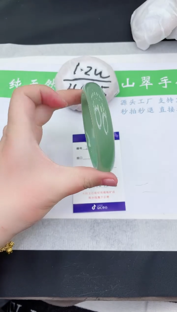 【闪购商品】石英质玉手镯未镶嵌D278-64+
