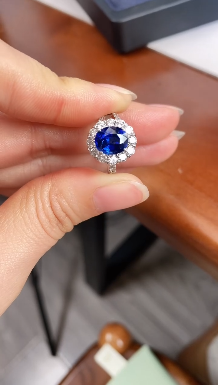 【闪购商品】蓝宝石戒指铂Pt900镶嵌主石3.04克拉