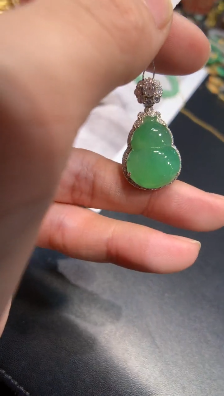 颈饰银S925镶嵌翡翠葫芦
