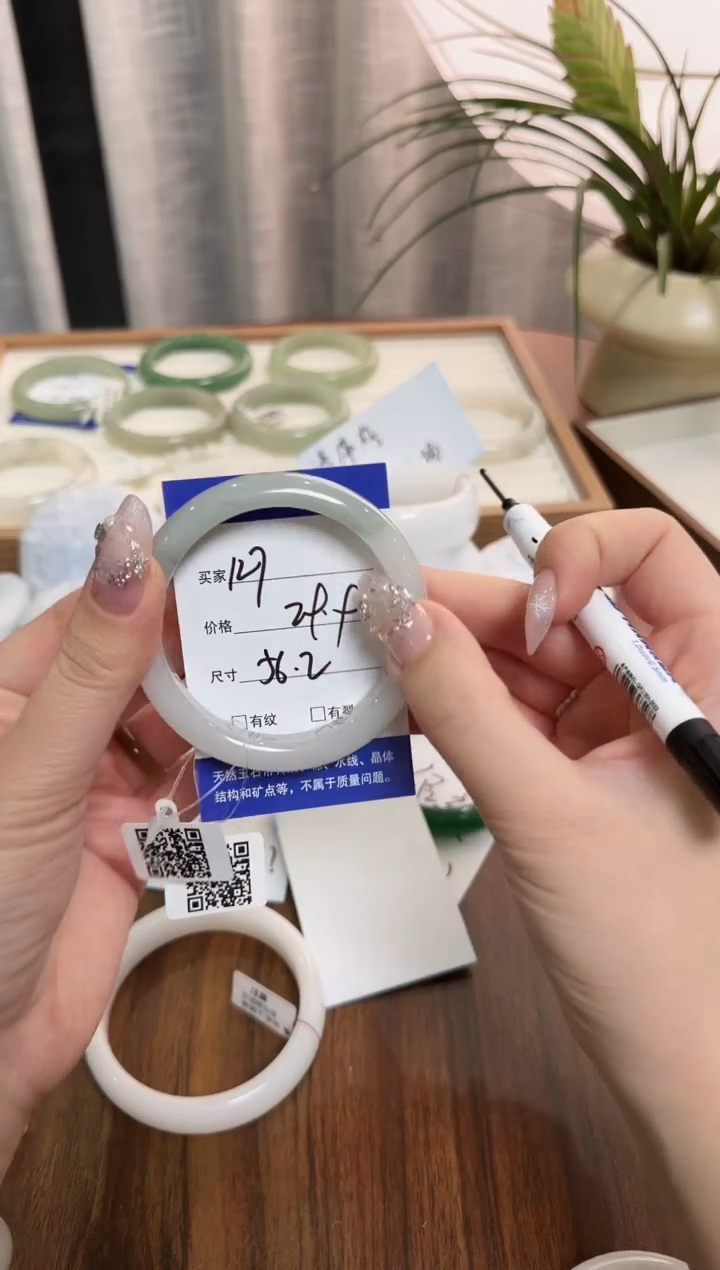 未镶嵌手镯石英质玉127//55-56