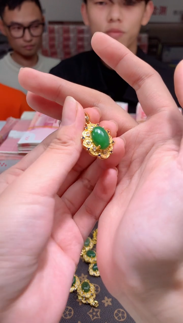 【闪购商品】翡翠颈饰未镶嵌天然A货翡翠-多样性发货