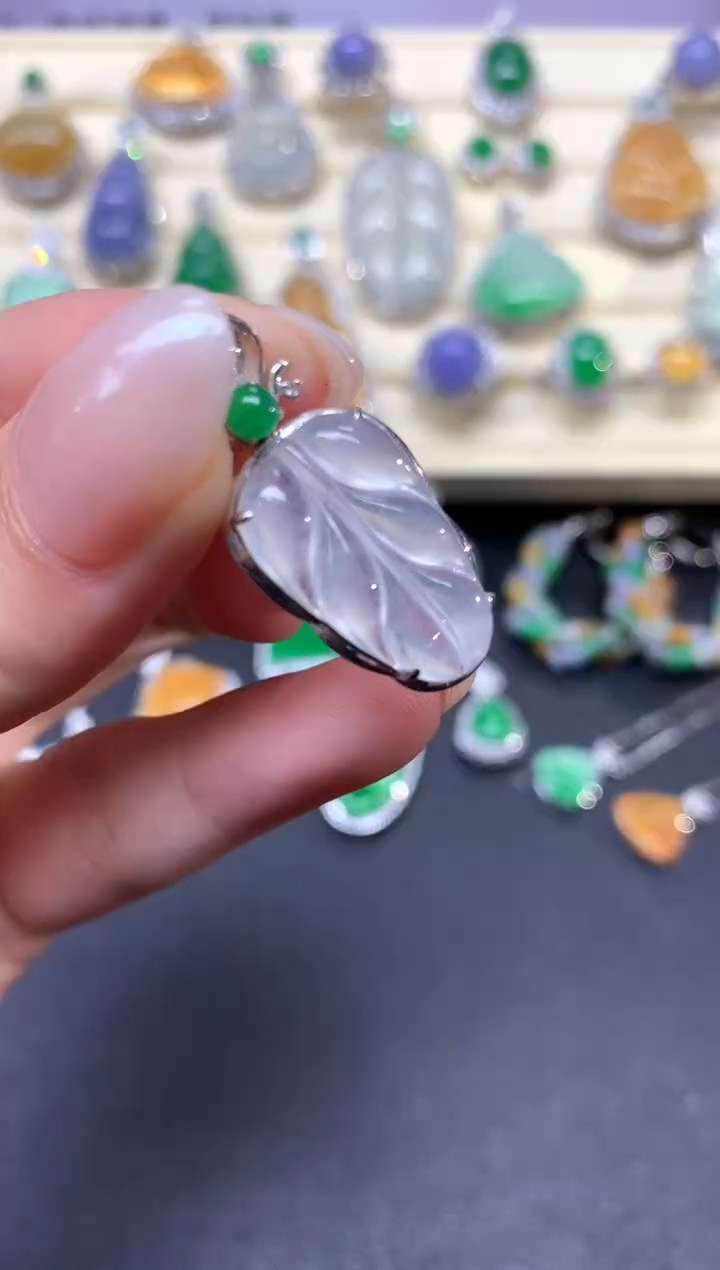 【闪购商品】翡翠吊坠(不含链)18K金镶嵌吊坠|2750+275