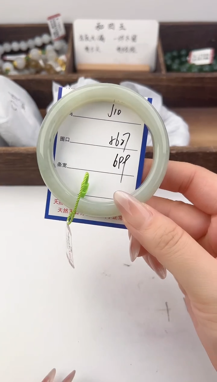 未镶嵌手镯和田玉10颜色微差无瑕疵