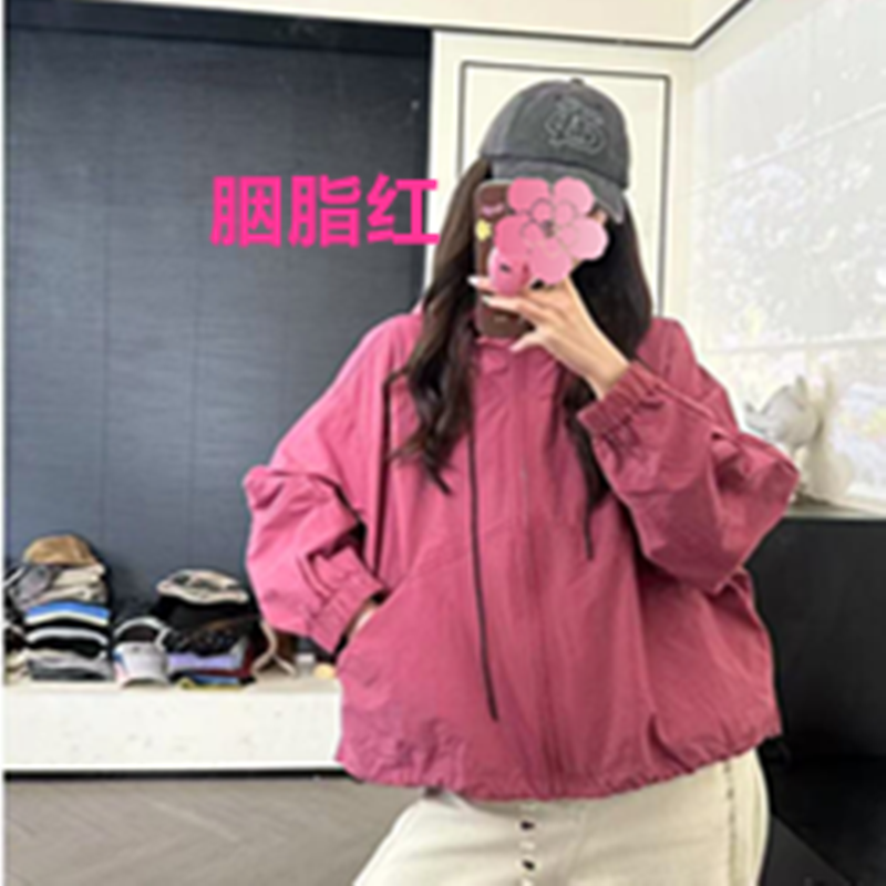 25春季新款胭脂红冲锋衣时尚外套