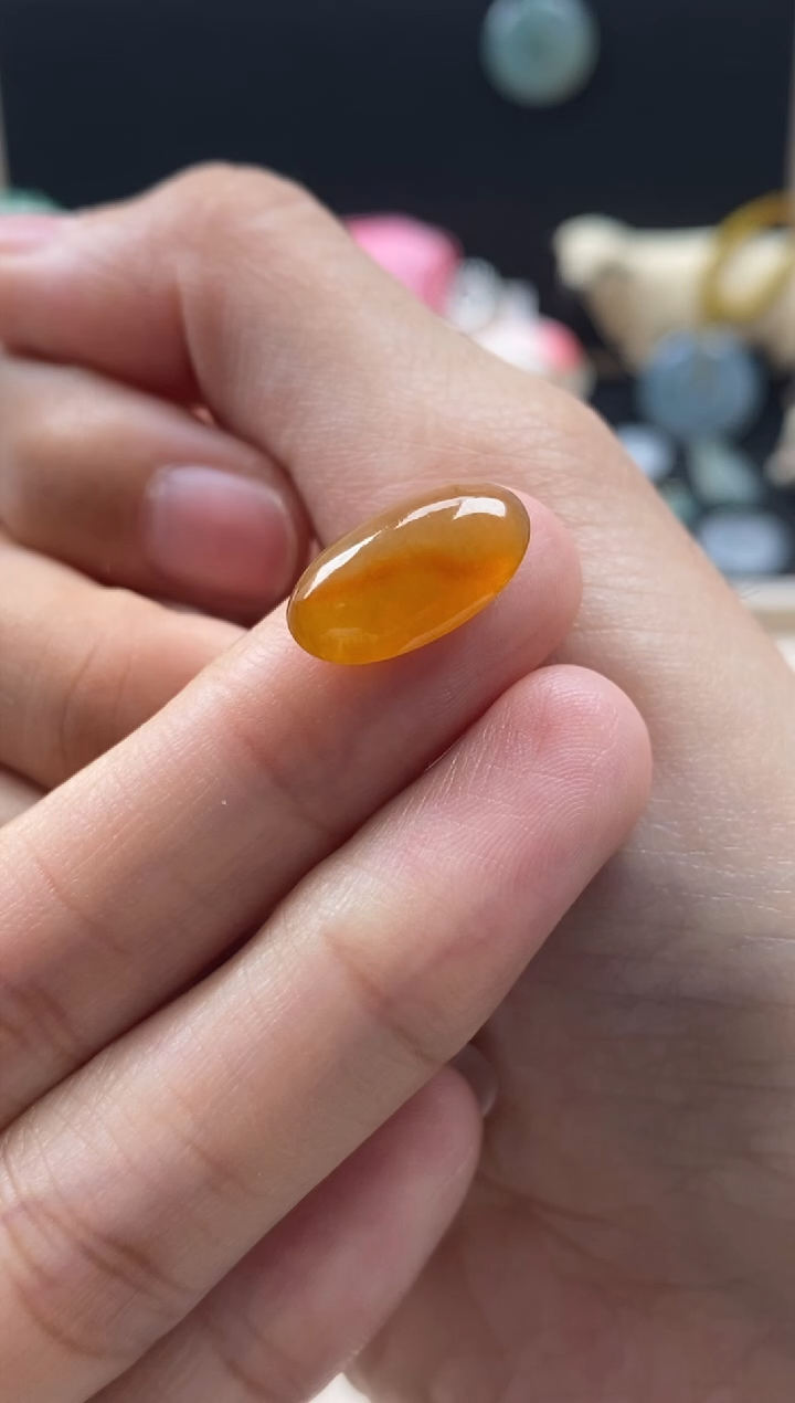 【闪购商品】翡翠颈饰未镶嵌翡翠黄翡蛋面