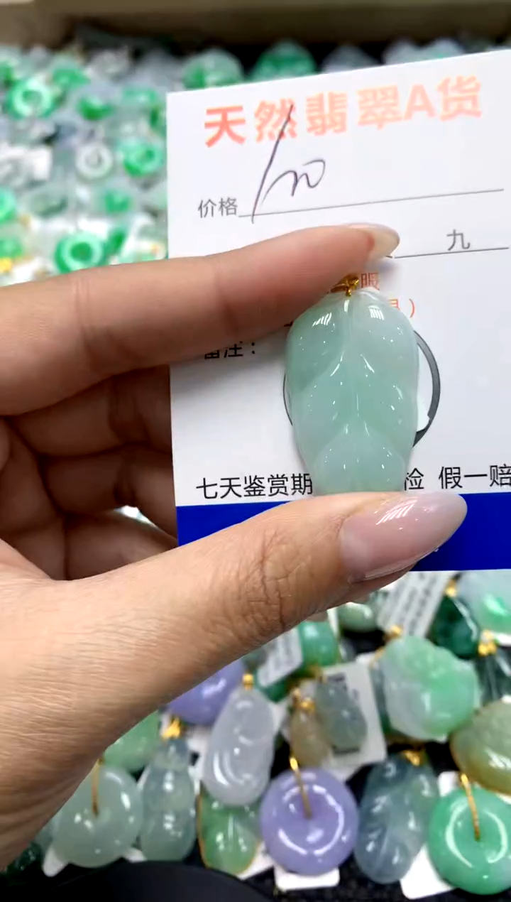翡翠18K金镶嵌颈饰1111111111111111