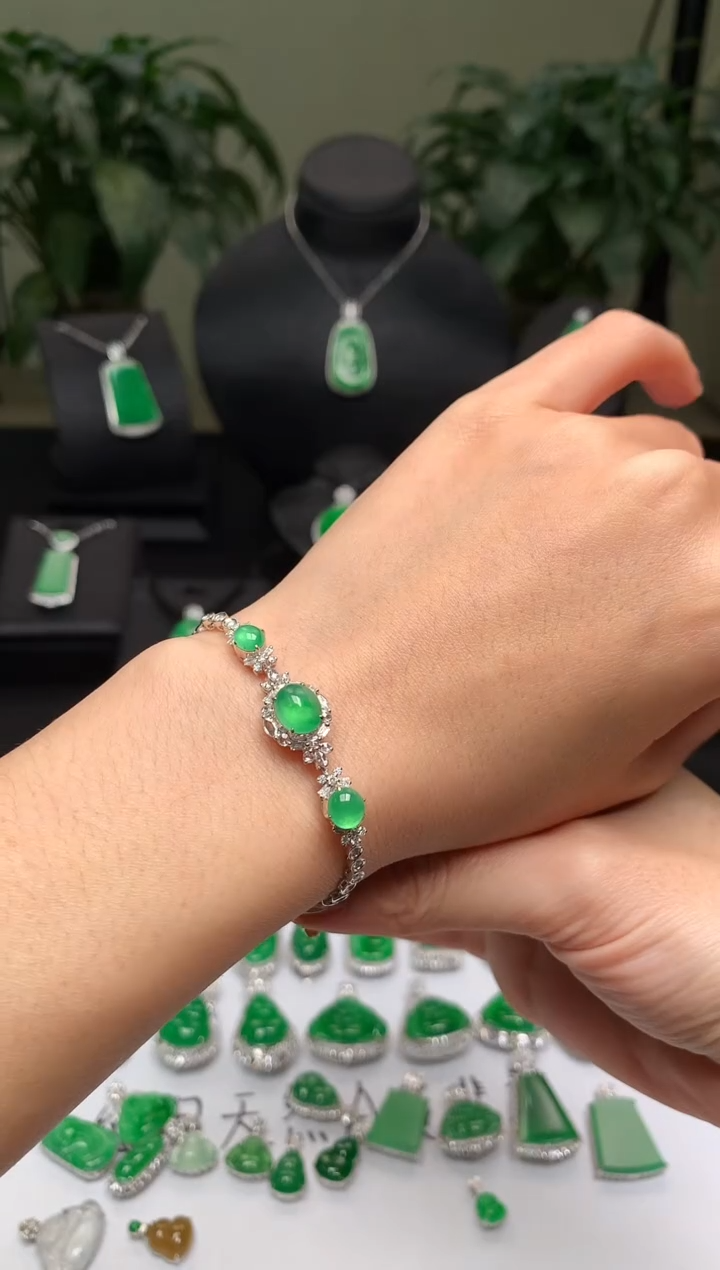 18K金镶嵌手链翡翠手链