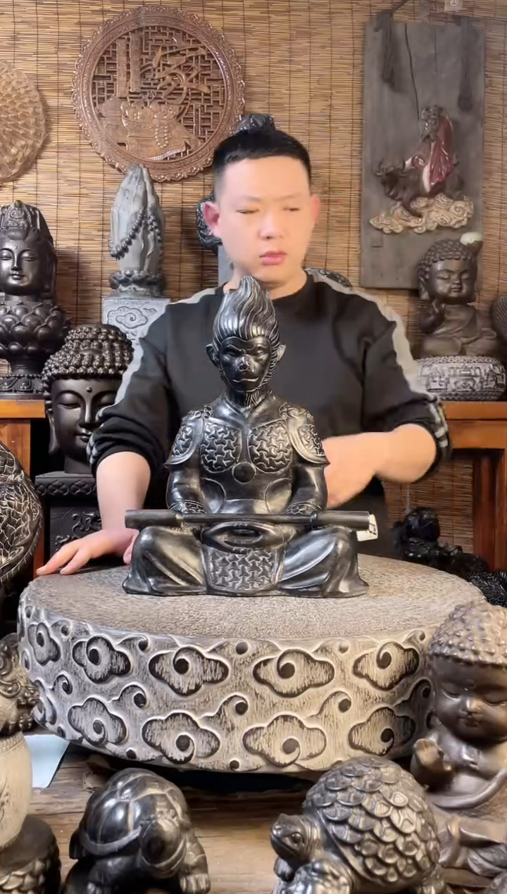 【闪购商品】40铠甲悟空天然青石雕刻