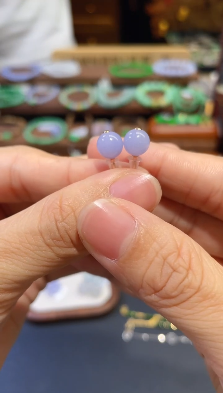 颈饰18K金镶嵌翡翠耳钉