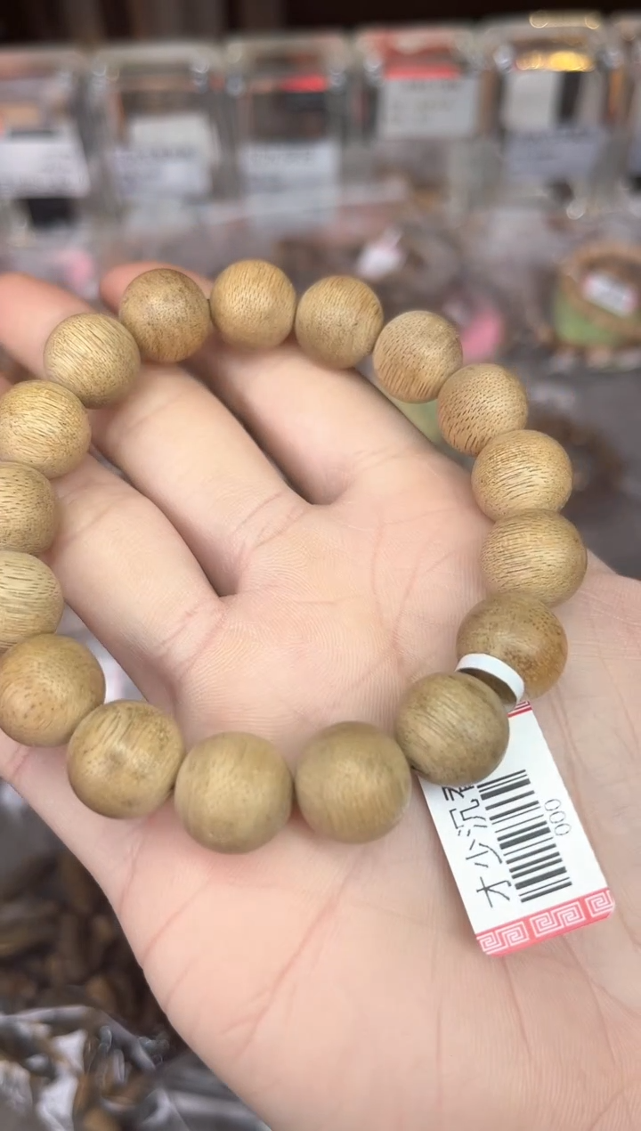 【闪购商品】沉香手串126号柬埔寨多样性发货1条