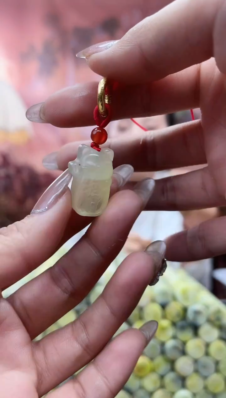 未镶嵌岫玉吊坠`