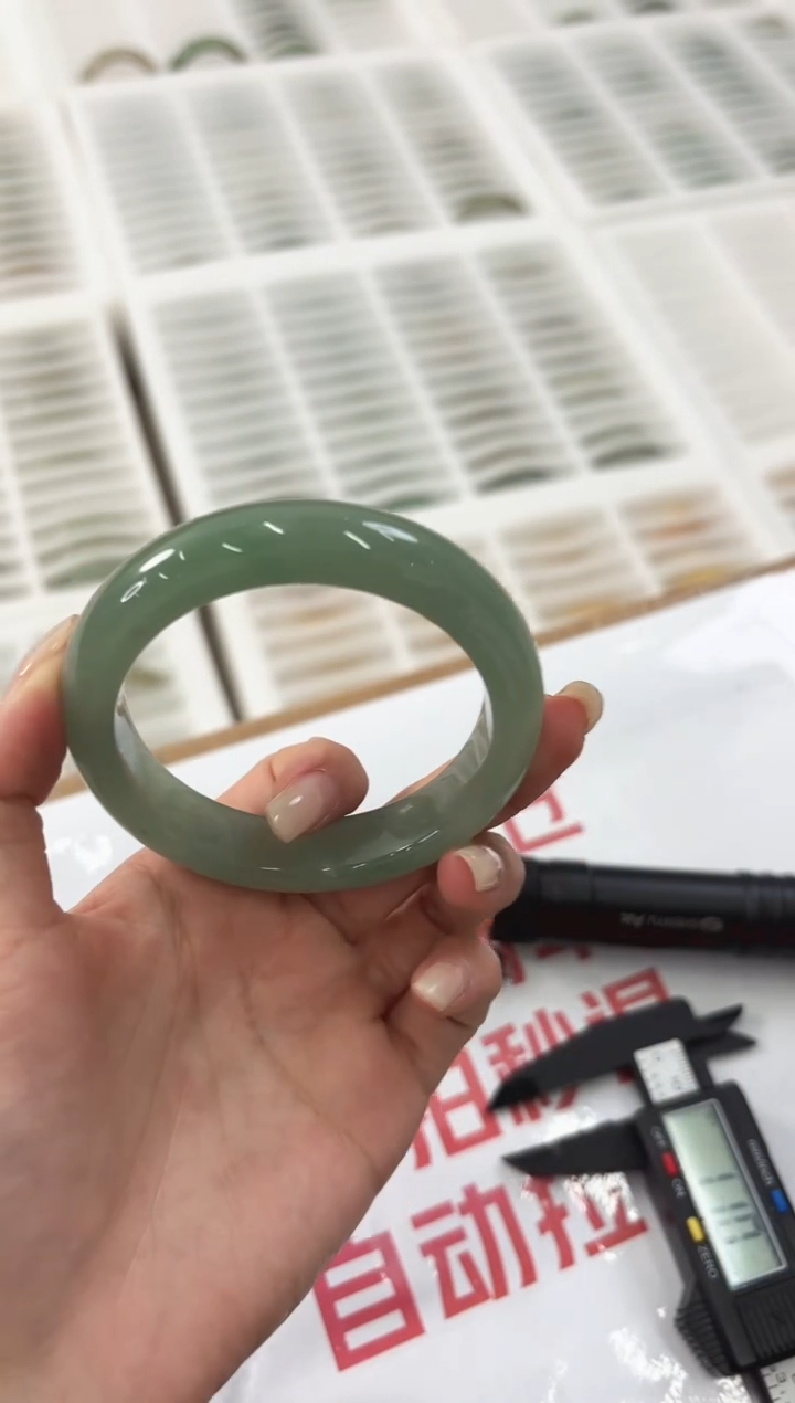 未镶嵌手镯石英质玉115-57D
