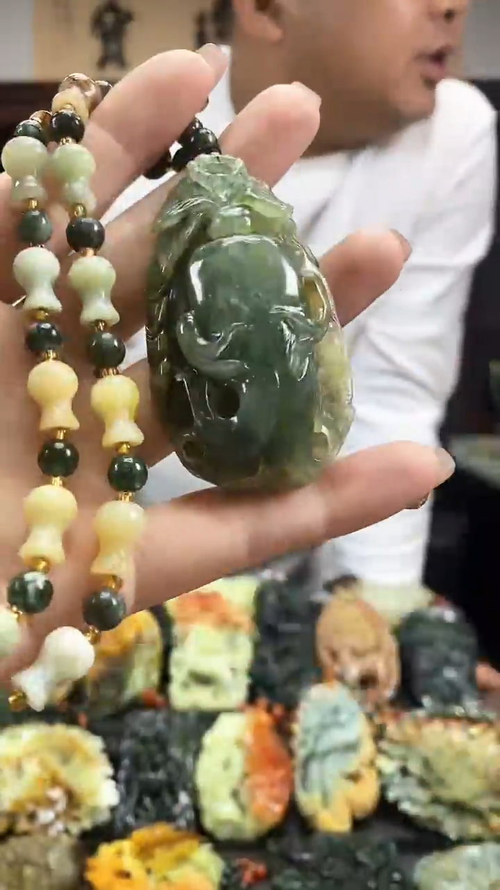 【闪购商品】蛇纹石玉吊坠未镶嵌·