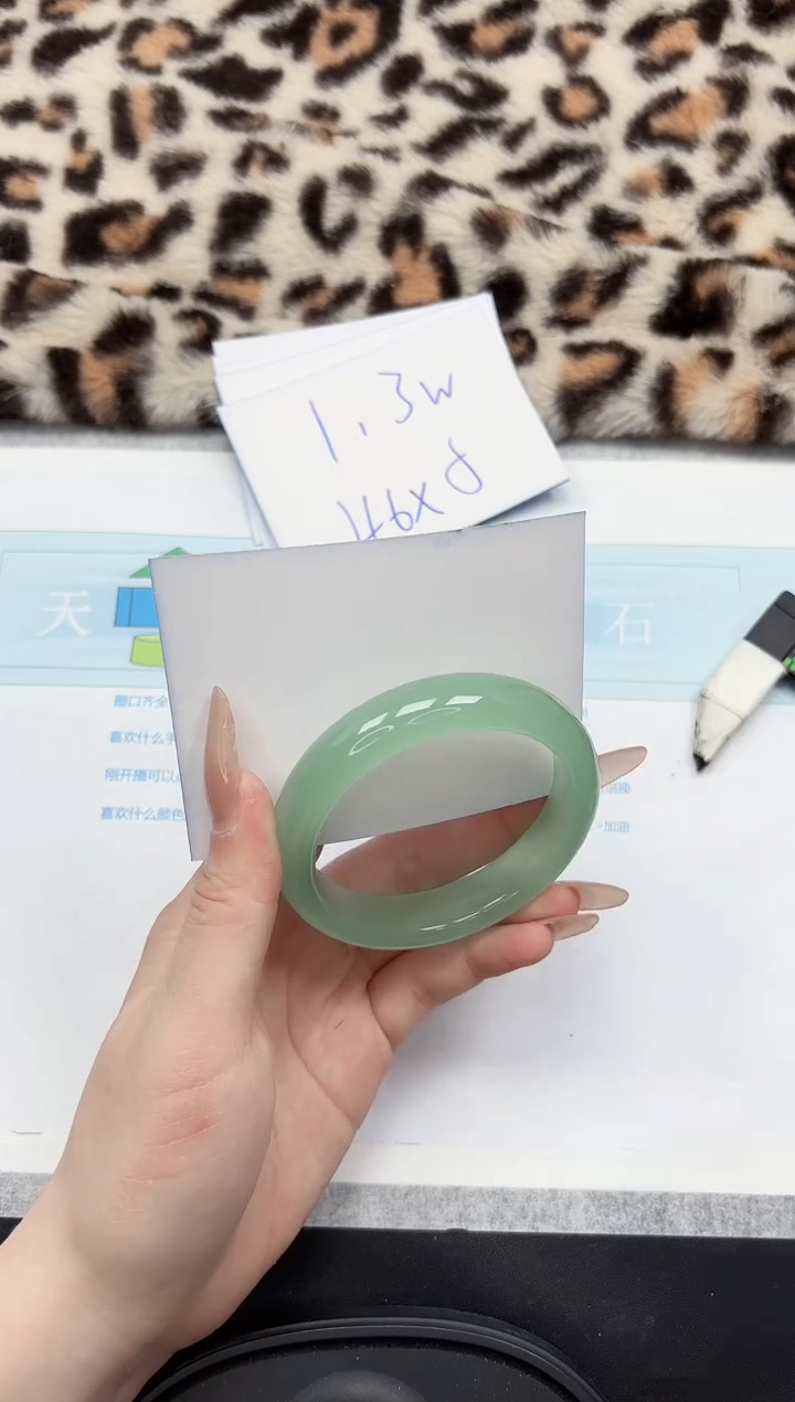 【闪购商品】石英质玉手镯未镶嵌235-54