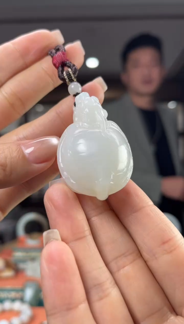 颈饰未镶嵌和田玉佩佩