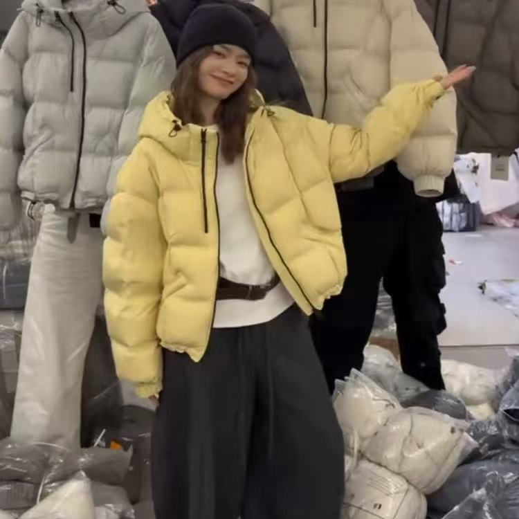 5830轻绒欧包~撞色拉链连帽短款羽绒外套