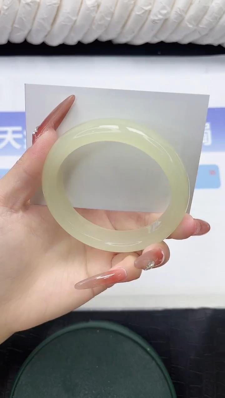 未镶嵌手镯石英质玉12-57