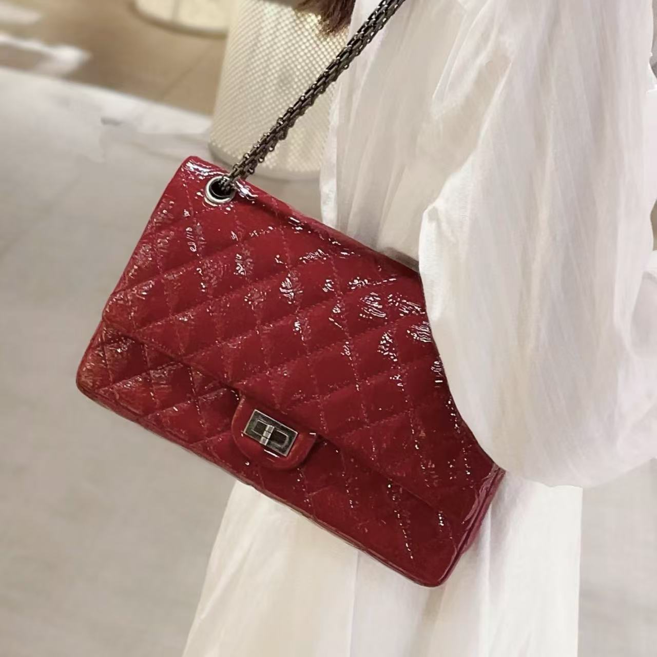 99新 Chanel/香奈儿 酒红银扣 亮面漆皮 双盖 2.55 链条包 13开