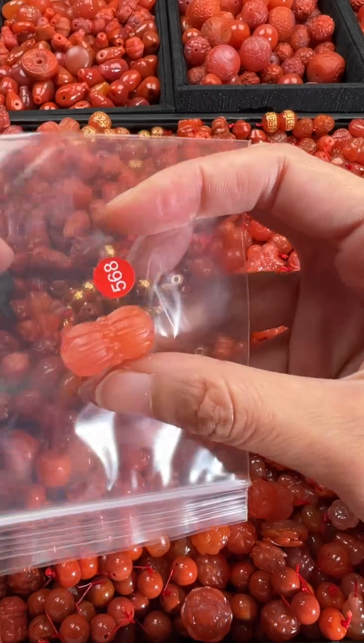 【闪购商品】南红玛瑙颈饰未镶嵌1