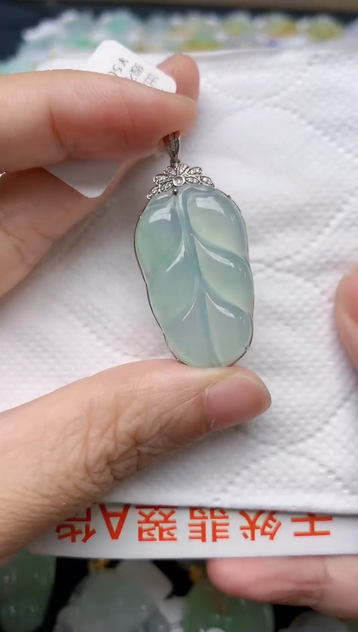 翡翠18K金镶嵌颈饰天然缅甸A货翡翠