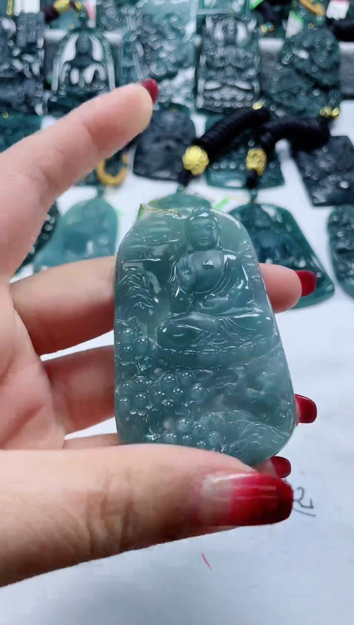 【闪购商品】翡翠颈饰未镶嵌             