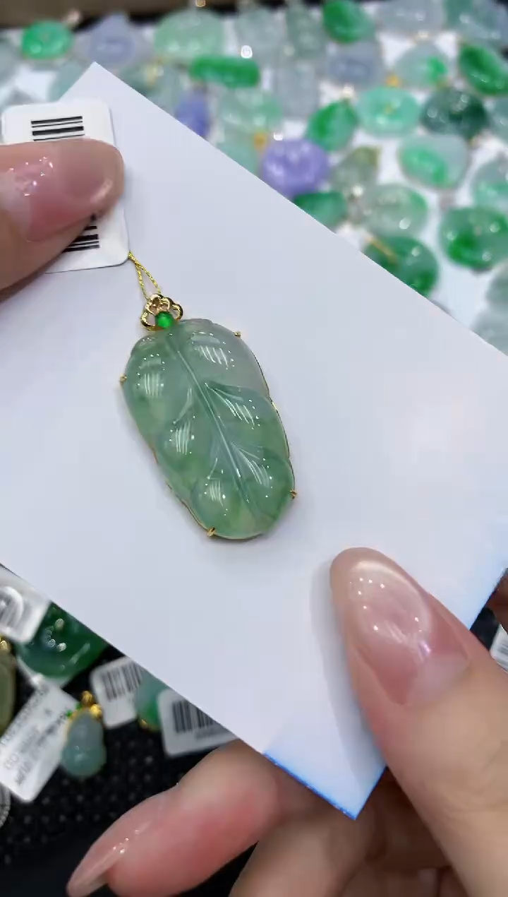 翡翠18K金镶嵌颈饰111111111111