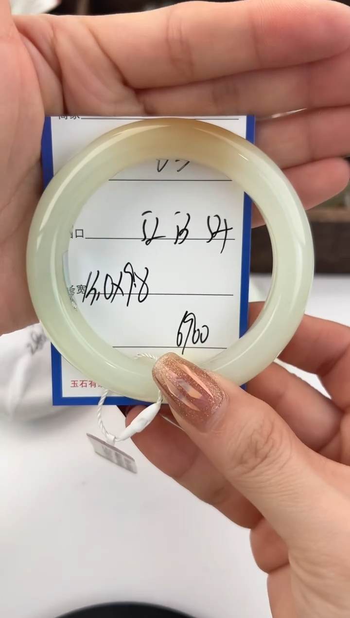 未镶嵌手镯和田玉63颜色微差无瑕疵