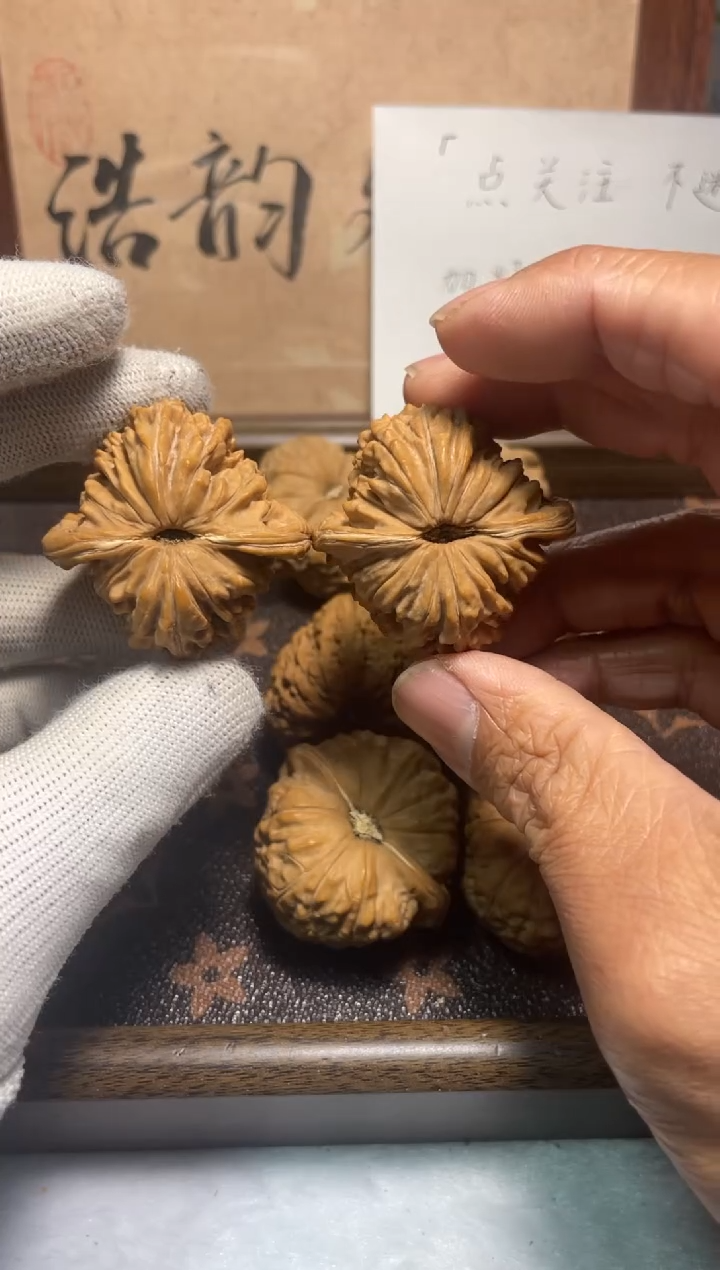 吊坠文玩核桃26号——四座楼（卡42.9/42.8）轻微磕尖