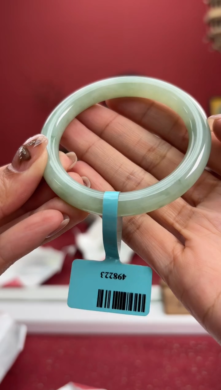 【闪购商品】翡翠手镯（圆镯）未镶嵌1手镯微瑕