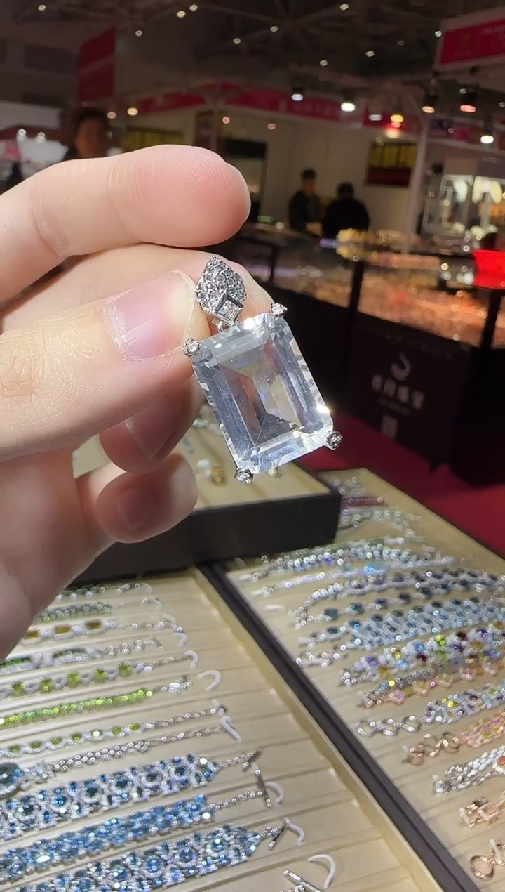 颈饰银S925镶嵌水晶25ct净体白水晶