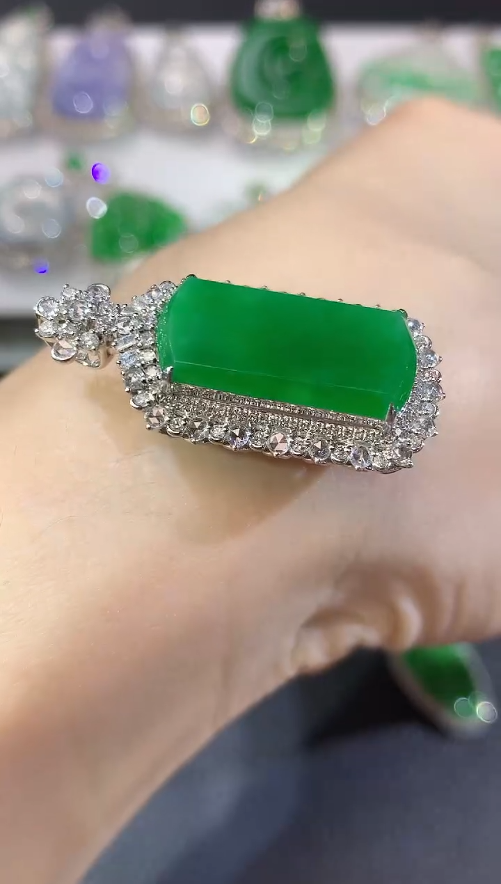 翡翠18K金镶嵌吊坠(不含链)C50