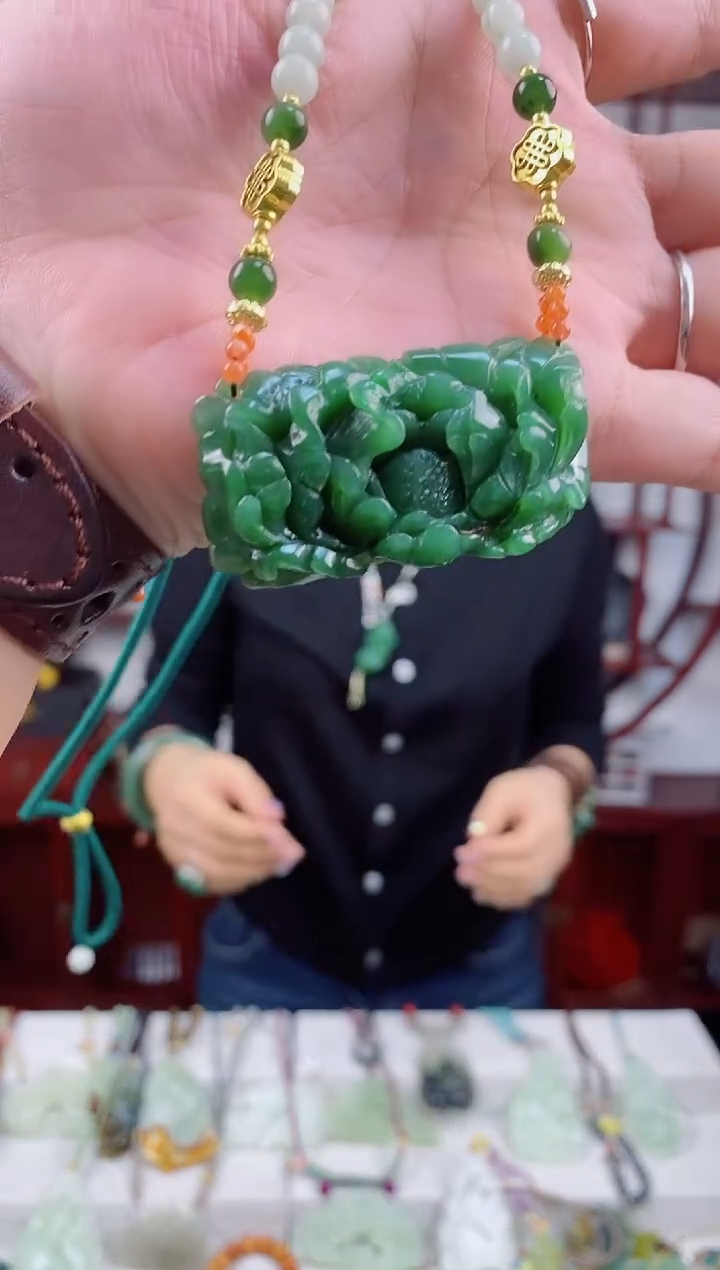 颈饰未镶嵌和田玉1