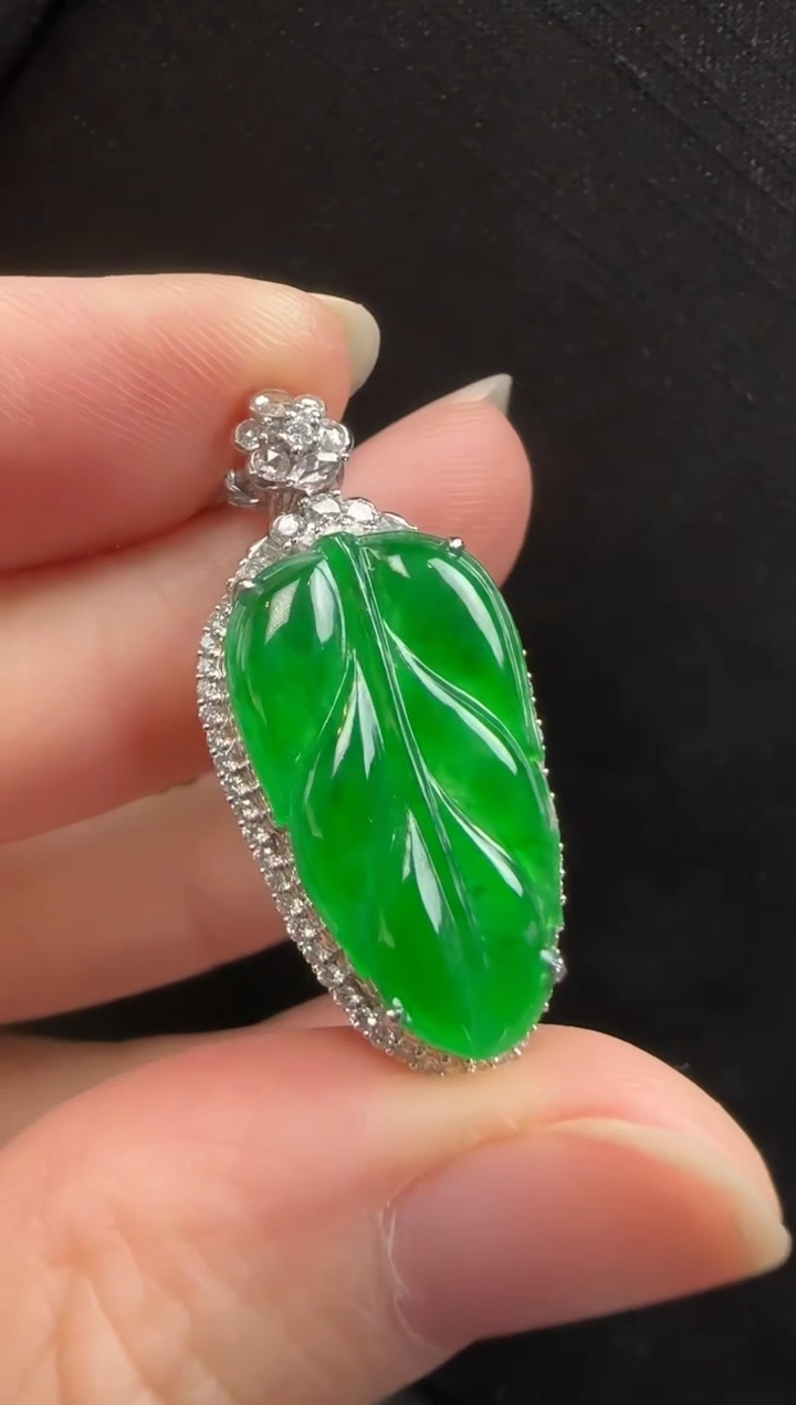 颈饰18K金镶嵌翡翠430叶子一个