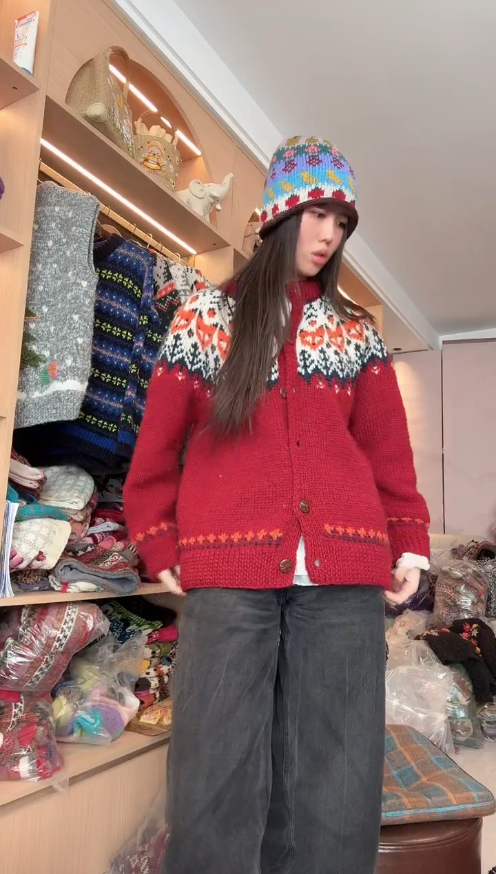 羊毛红色狐狸开衫毛衣