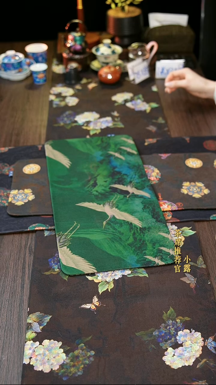 香云纱   墨绿仙鹤5023