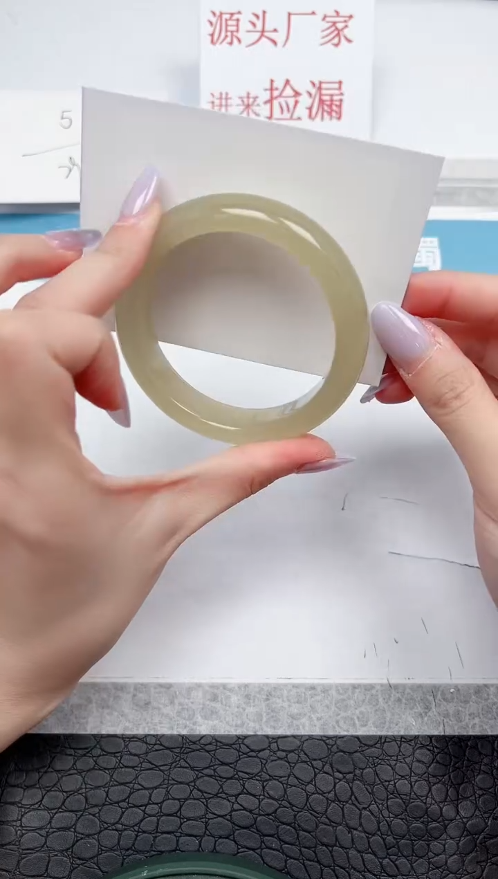 【闪购商品】石英质玉手镯未镶嵌A183-54